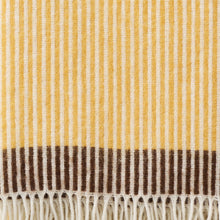 Load image into Gallery viewer, Rib Butter/Chocolate Lambswool Throw

