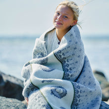 Load image into Gallery viewer, Gute Grey Lambswool Blanket
