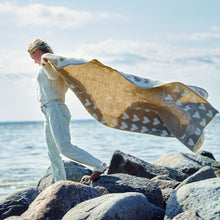 Load image into Gallery viewer, Moomin Heart Taupe Lambswool Blanket

