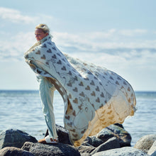 Load image into Gallery viewer, Moomin Heart Taupe Lambswool Blanket
