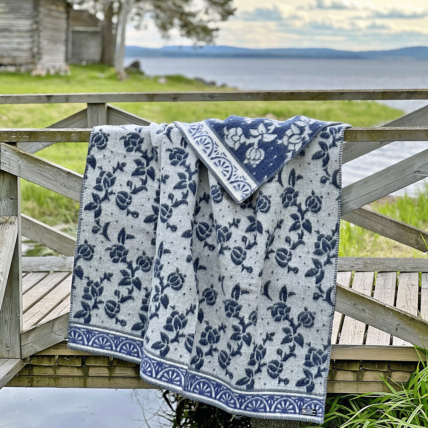 Jugend Blue Lambswool Jacquard Blanket